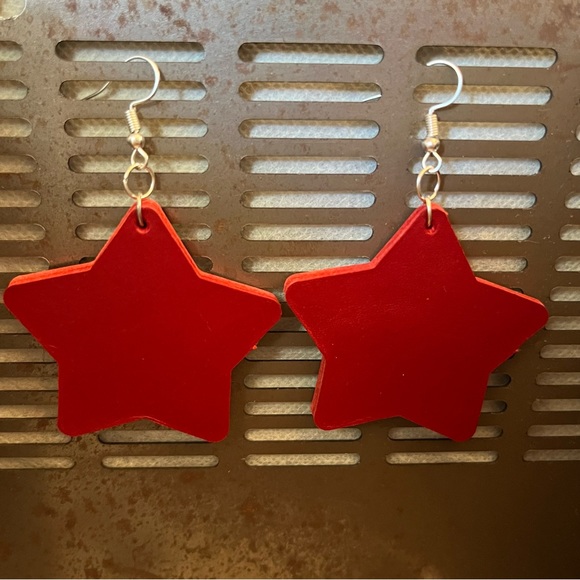 Star Leather Red Oversized Earrings Artist handmade Created by Kuratorkelli - Picture 6 of 13